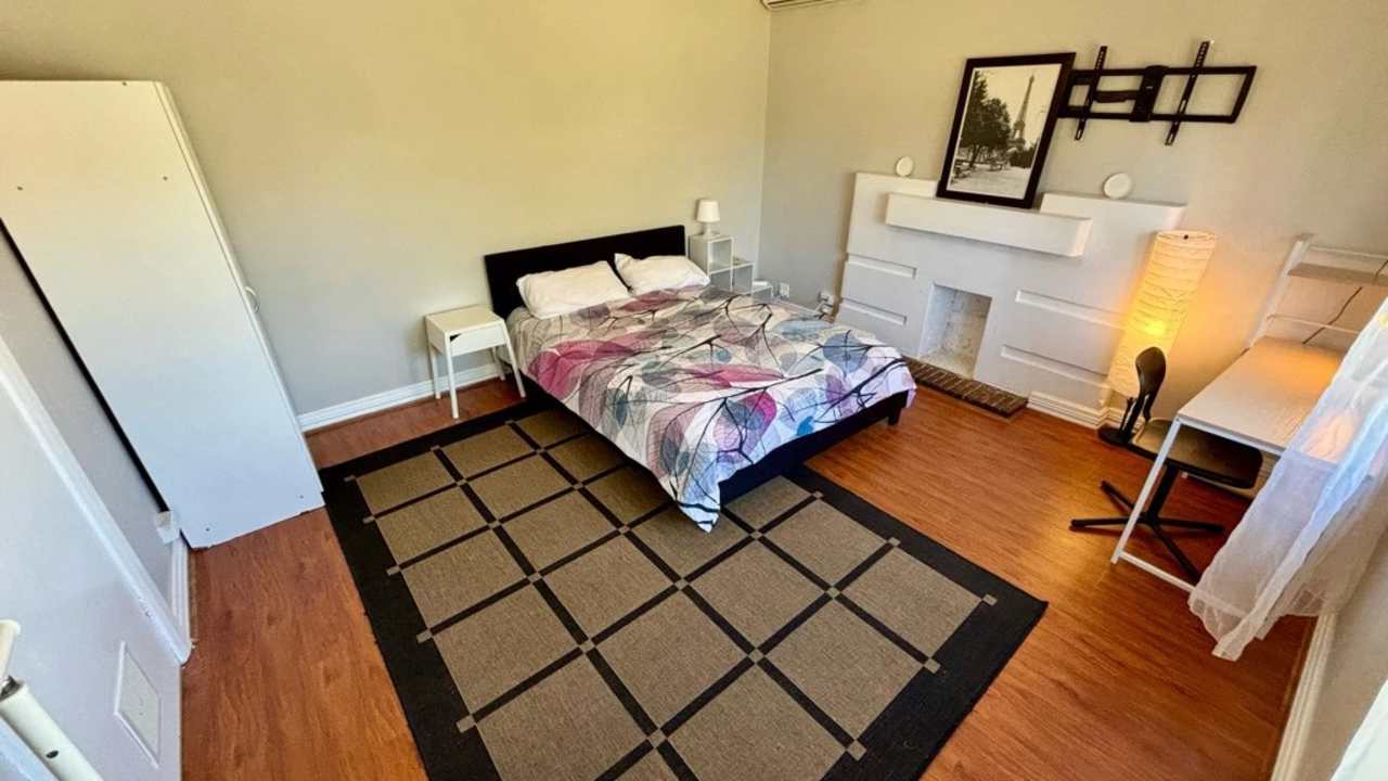 Room in a share house