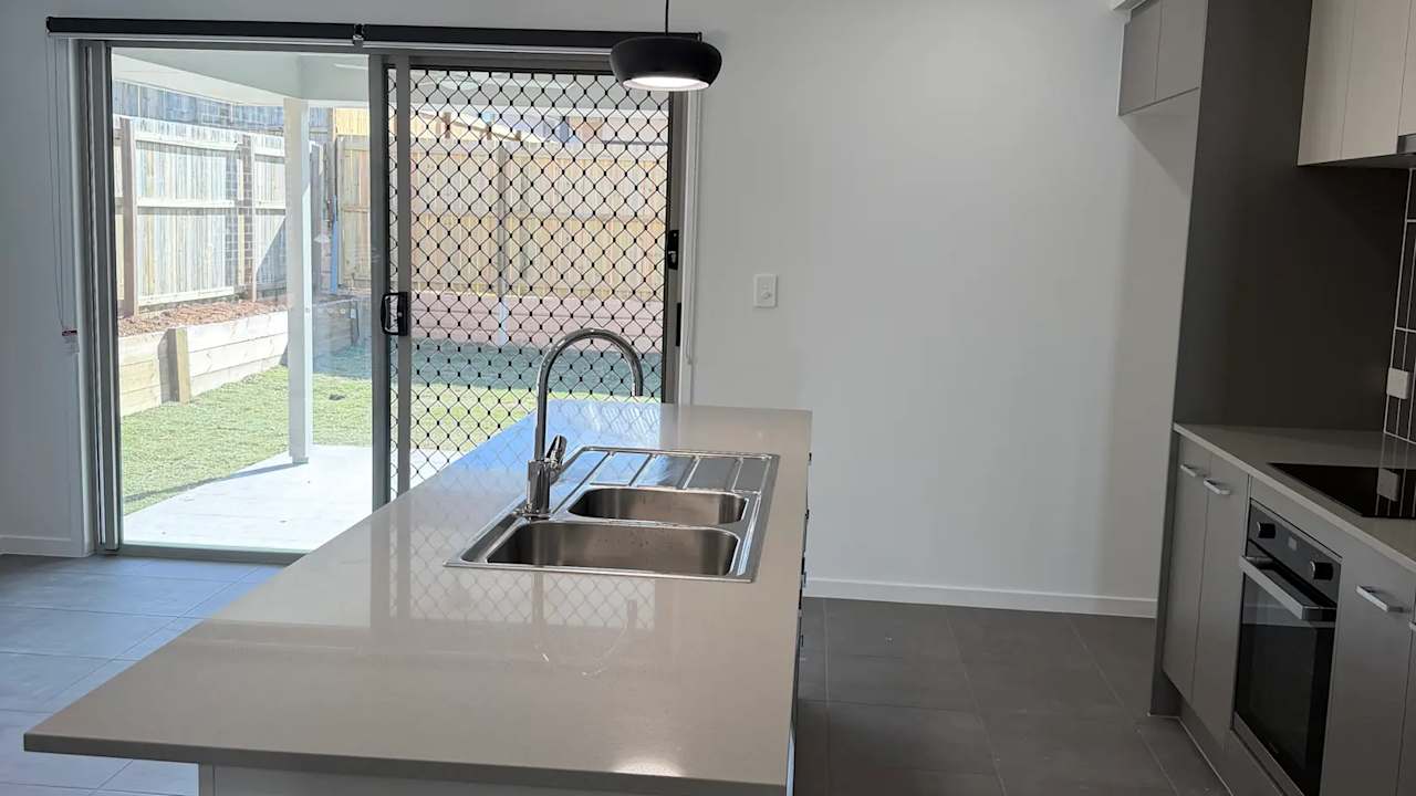 Whole property with 4 rooms for rent