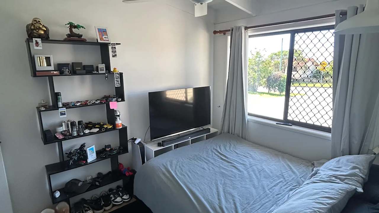 Unfurnished room in a share house