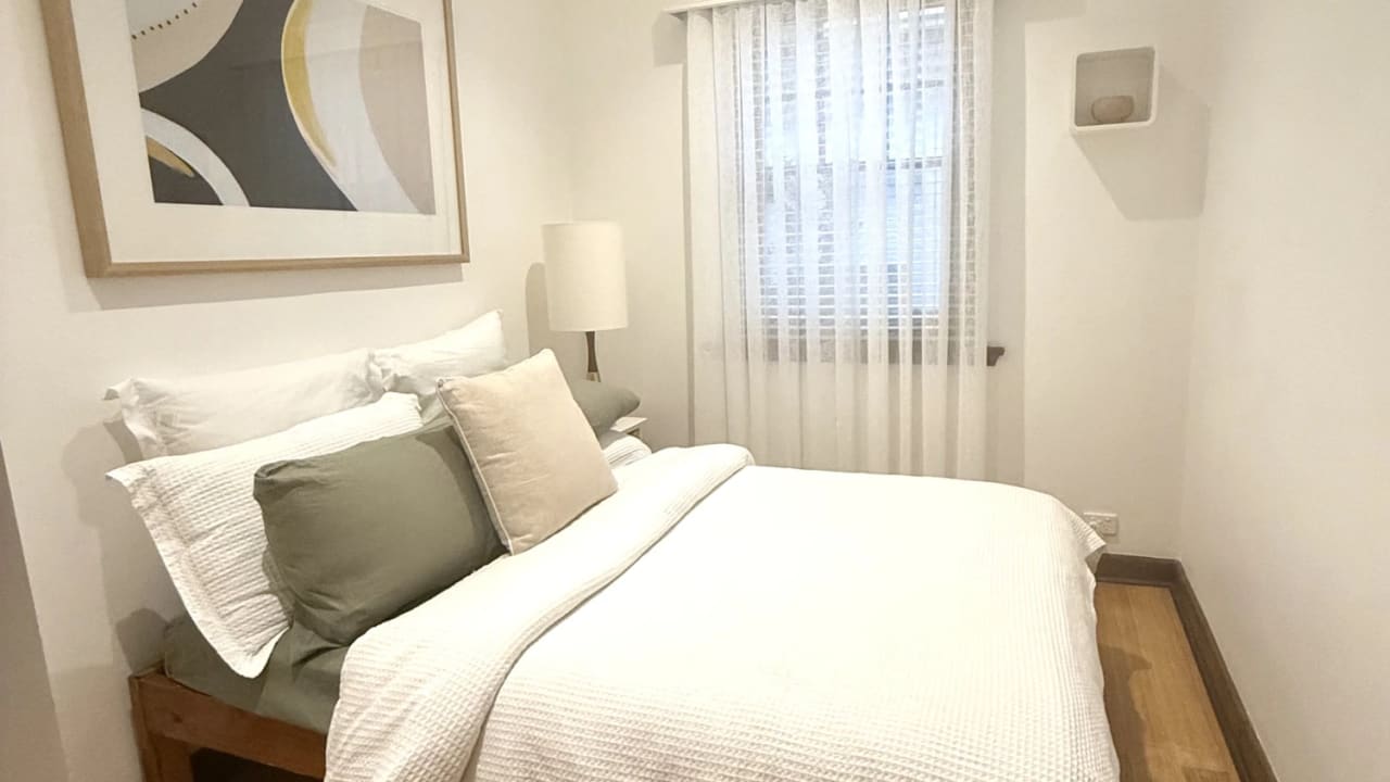 Furnished room in a flatshare