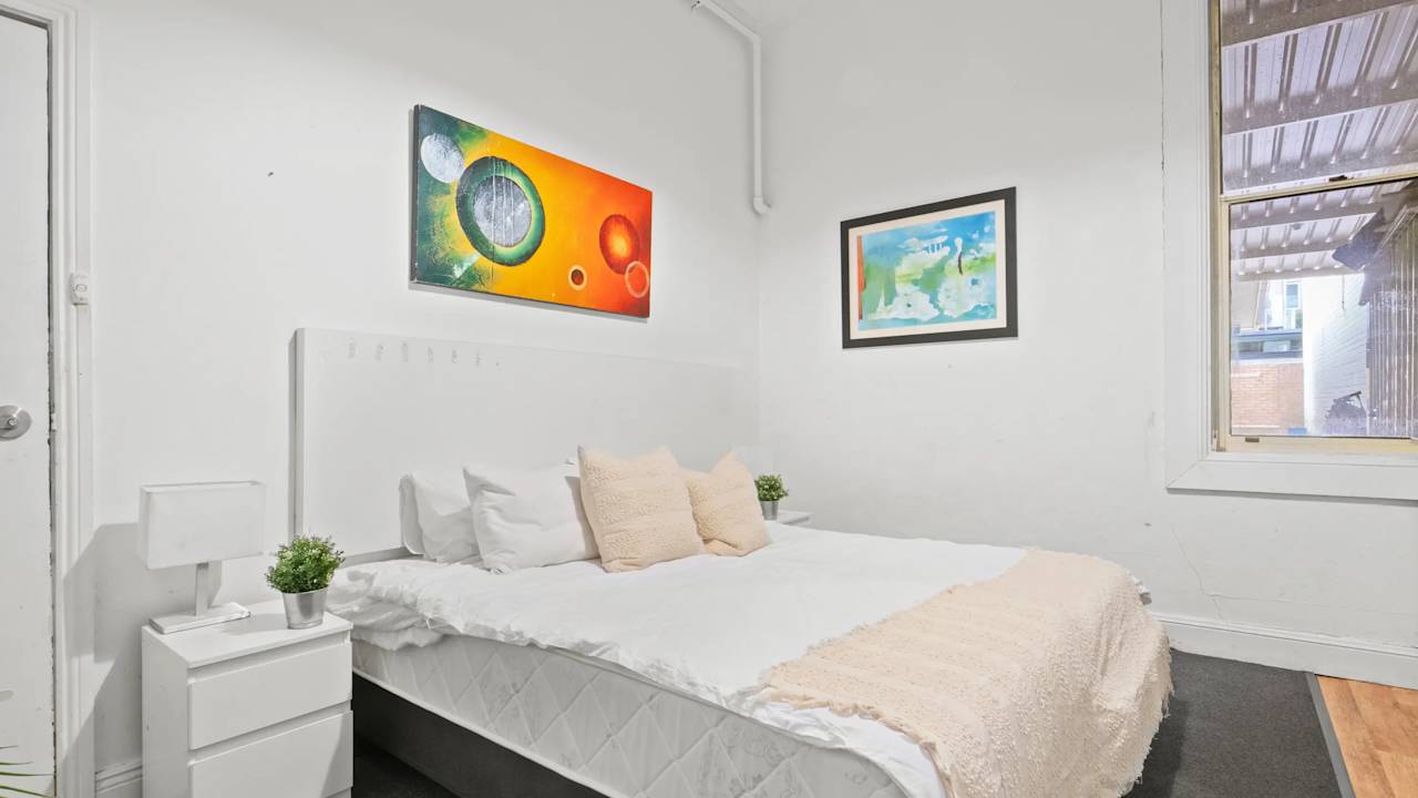 Furnished room in a flatshare