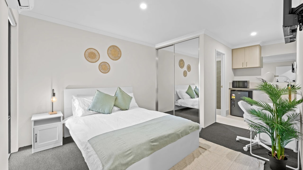Furnished room with own bathroom