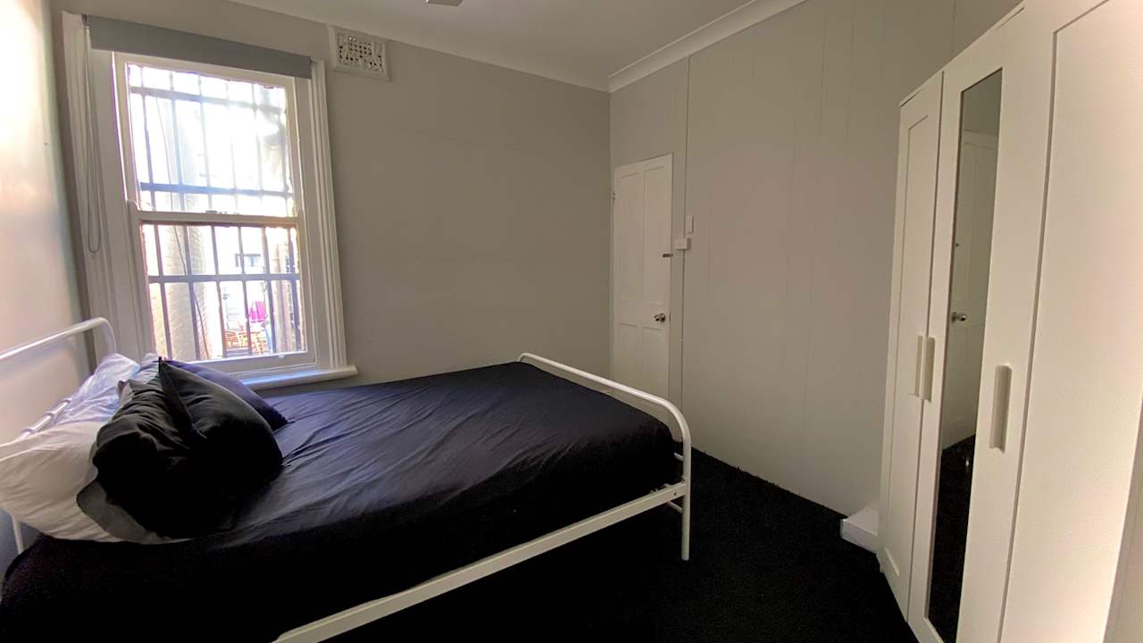Furnished room in a flatshare