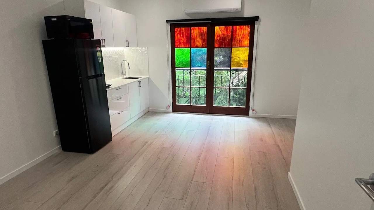Unfurnished room studio flat for rent