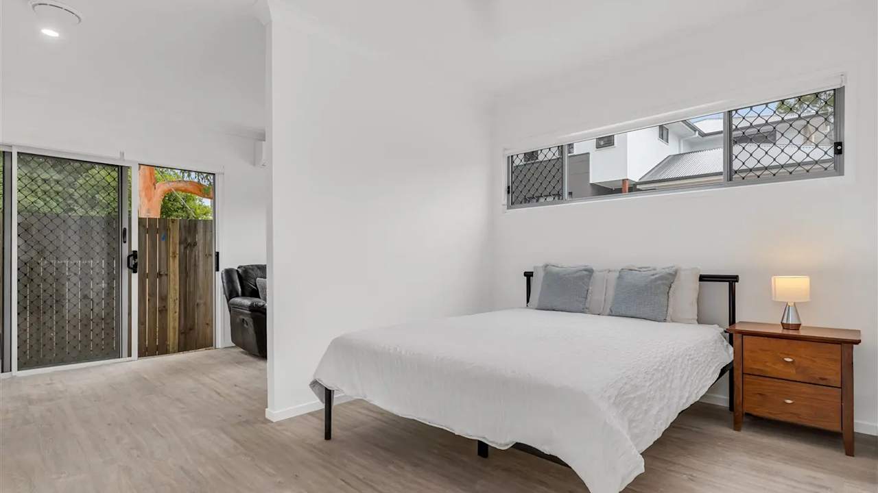 Furnished room studio flat for rent