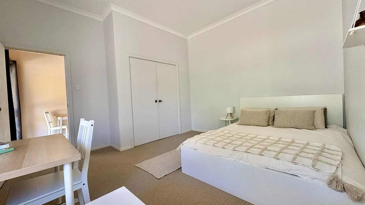 Furnished room in a share house