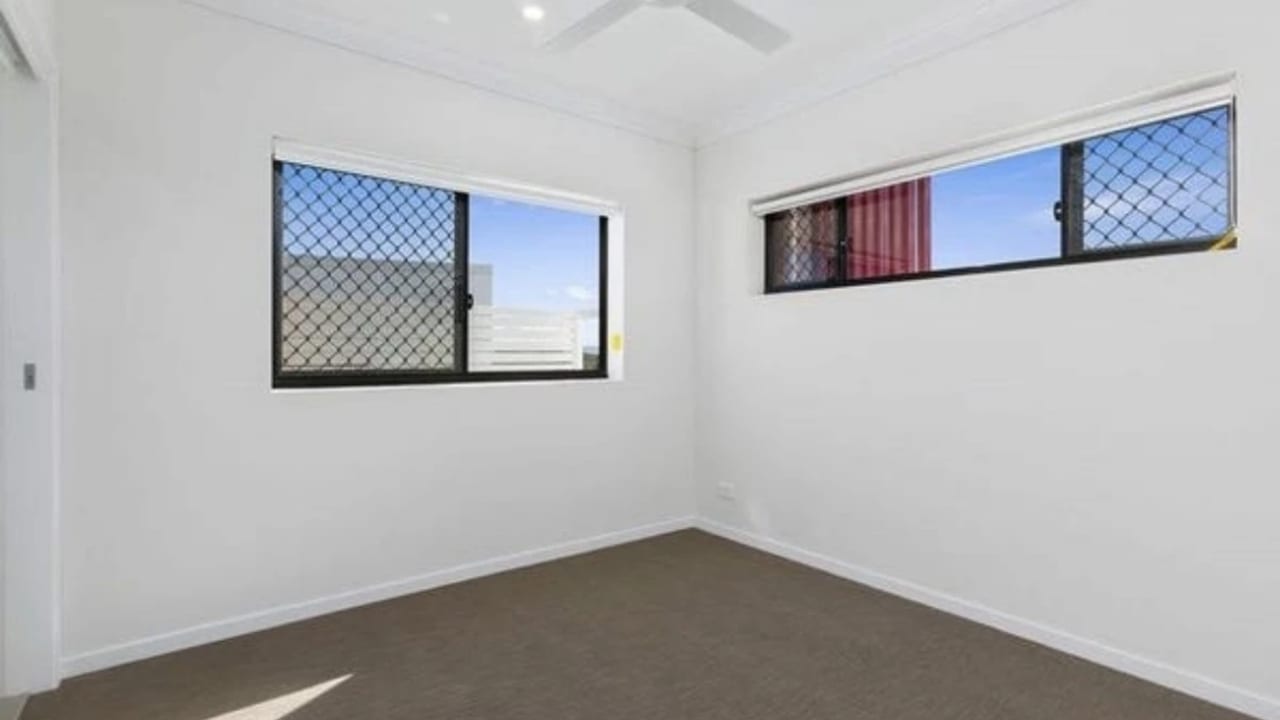 Furnished room with ensuite in a flatshare