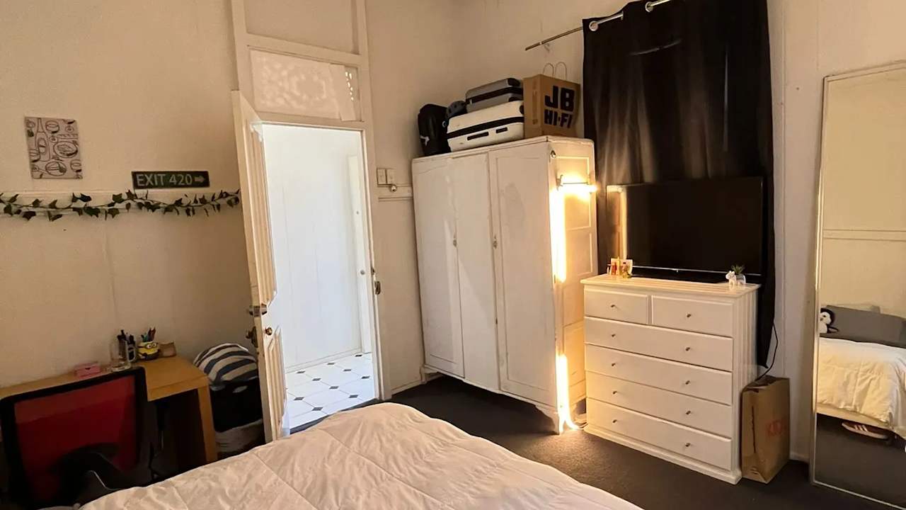 Furnished room in a share house