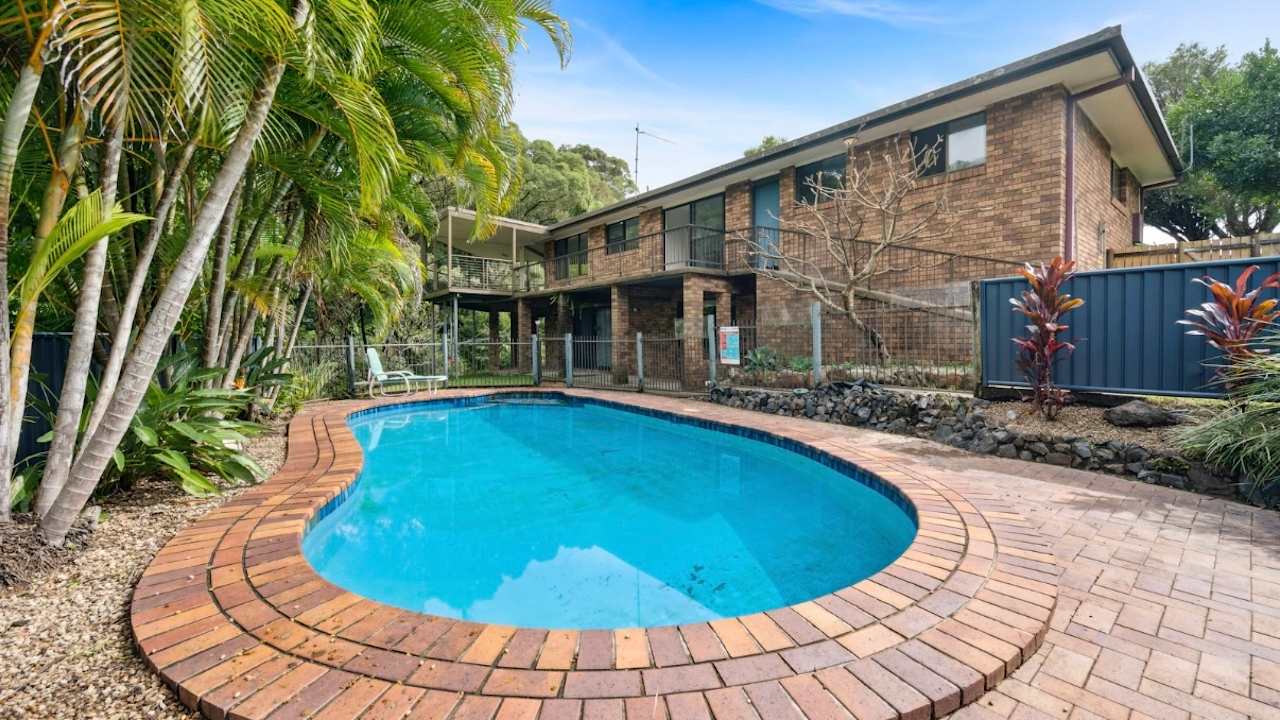 Furnished room in a share house