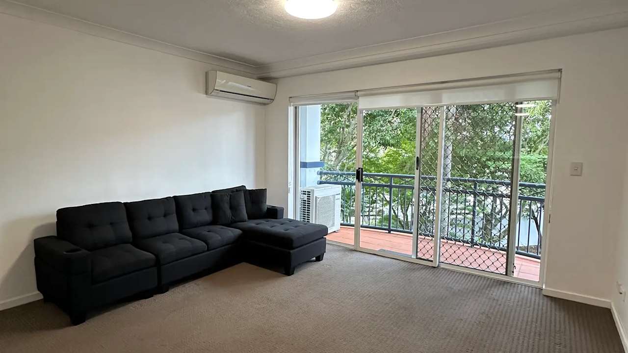 Whole property with 2 rooms for rent