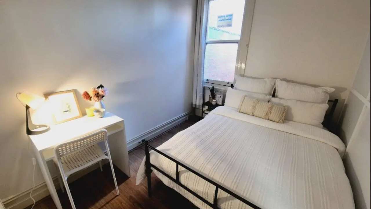 Furnished room in a share house