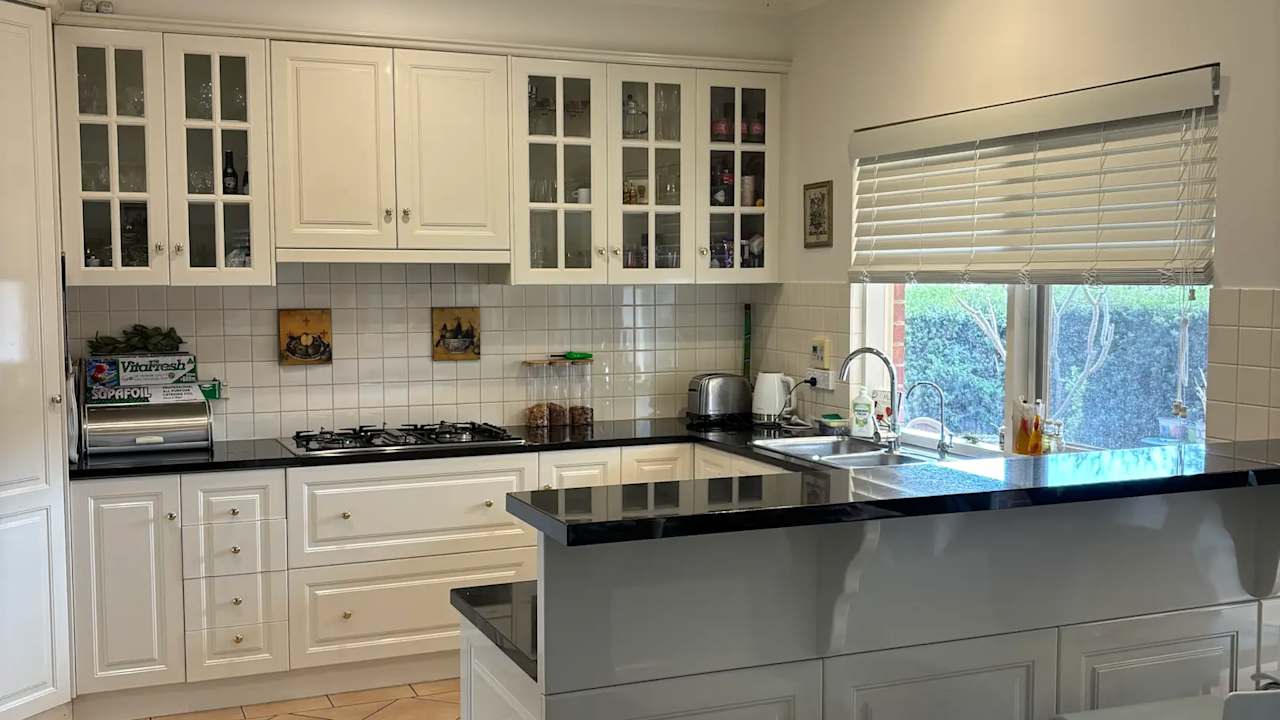 Room in a share house