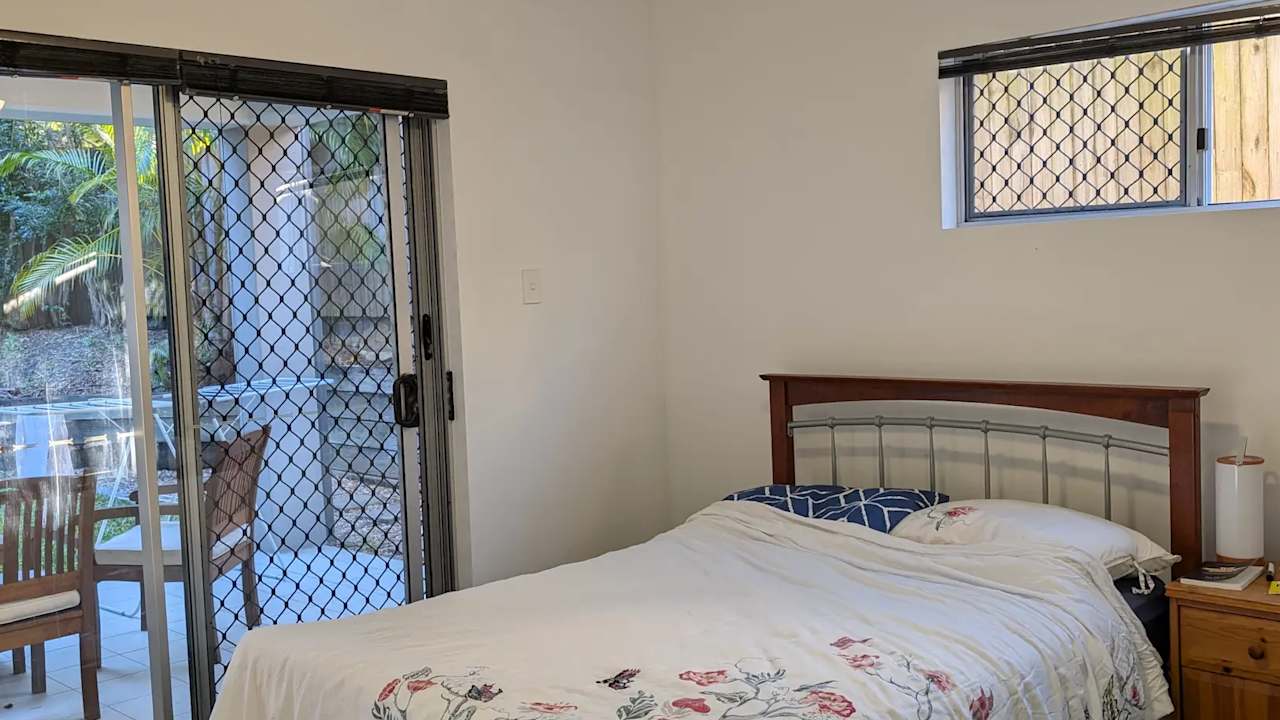 Furnished room with ensuite in a flatshare