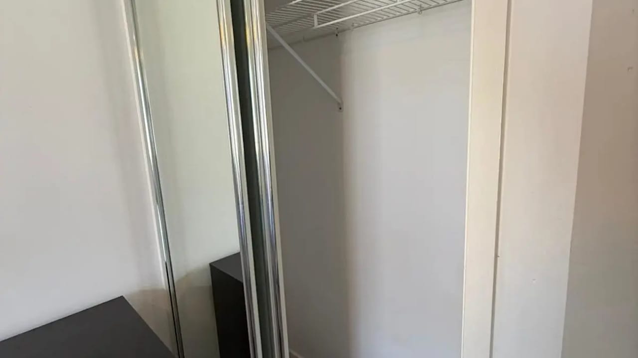 Furnished room in a share house