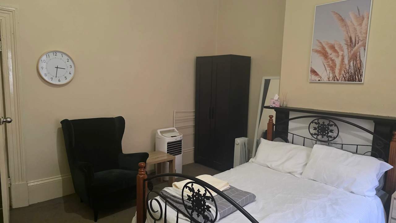 Furnished room in a share house