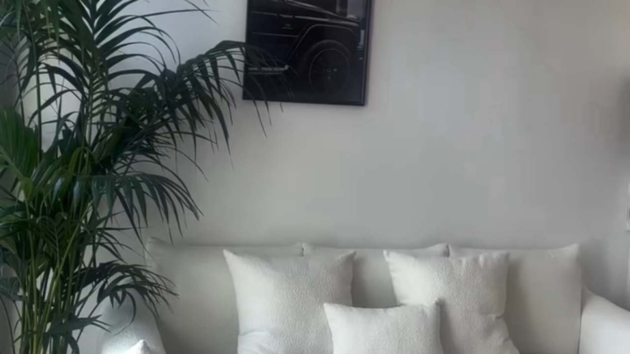 Unfurnished room with ensuite in a flatshare