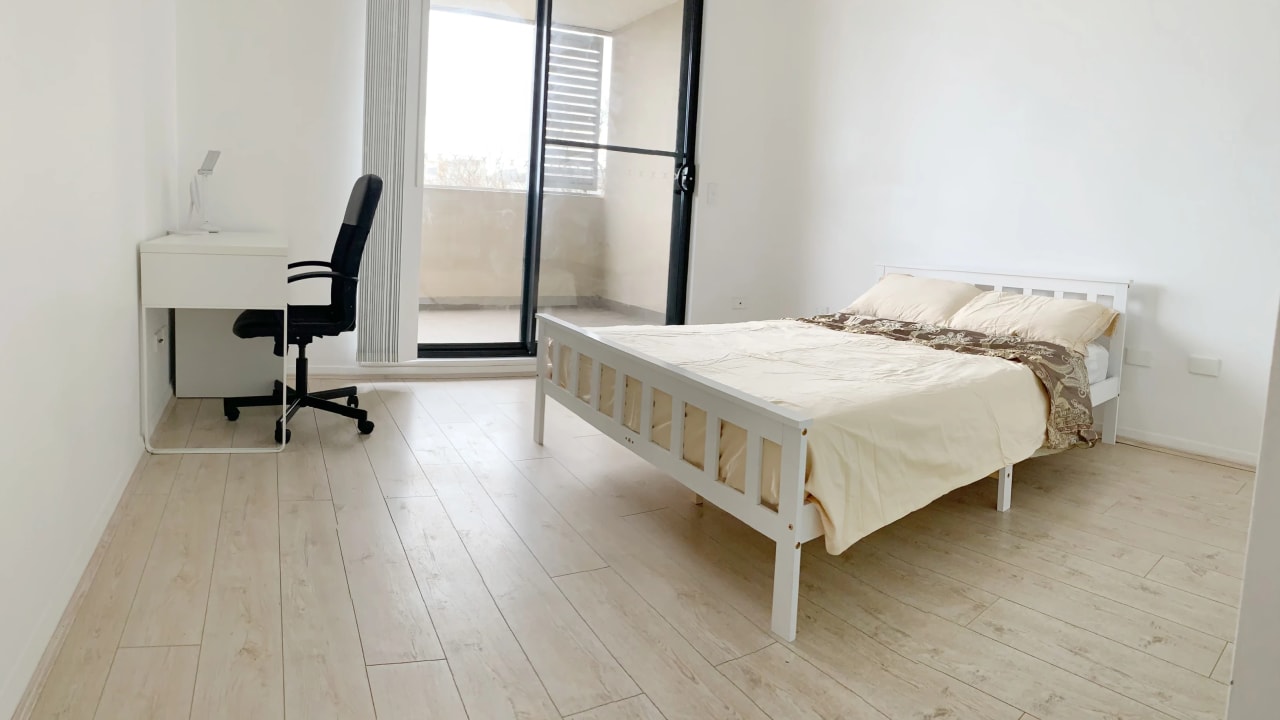 Furnished room in a flatshare
