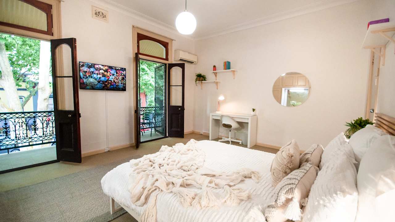 Furnished room in a share house