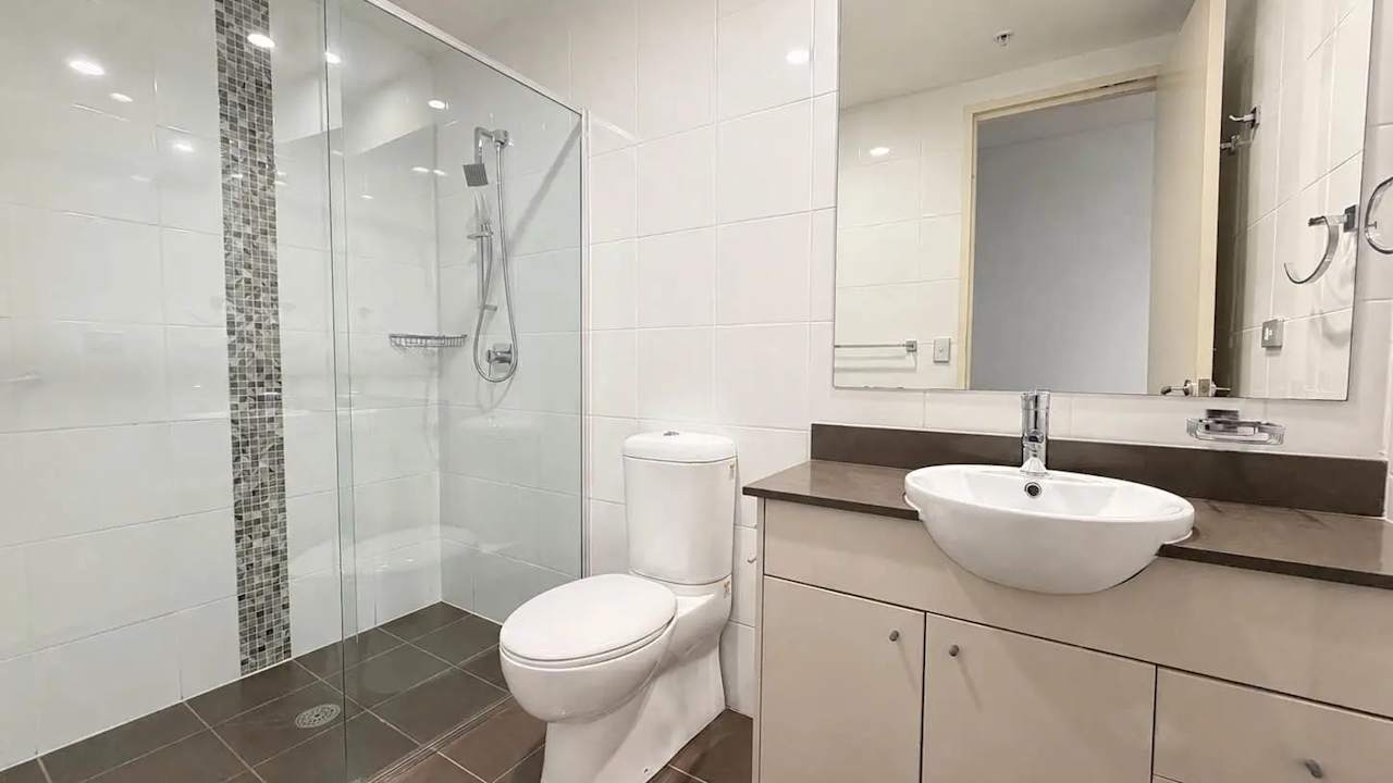 Furnished room with own bathroom