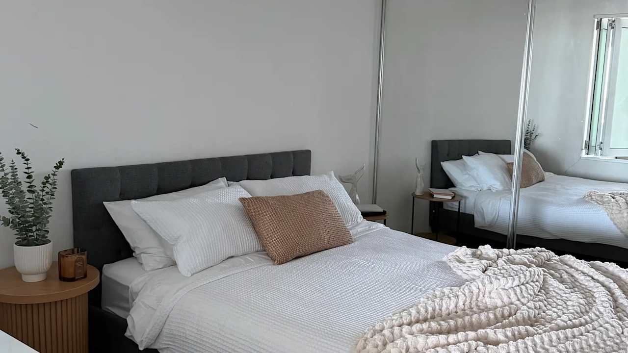 Furnished room in a share house