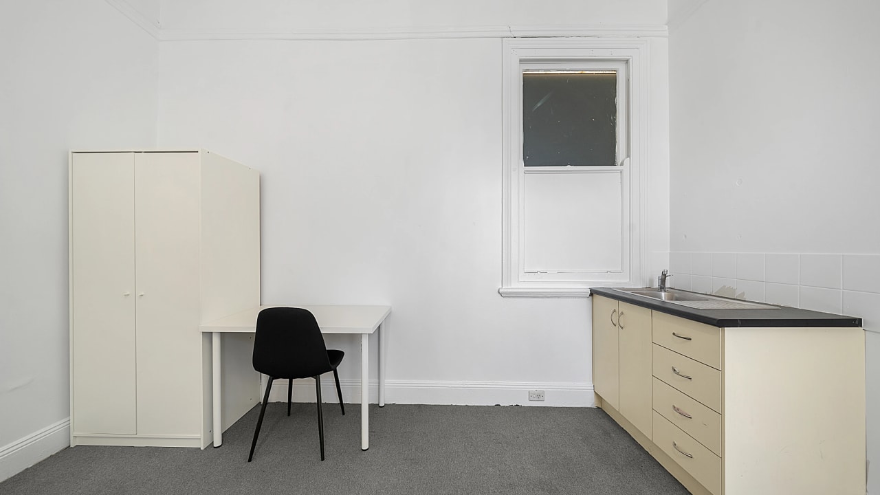 Room in a share house