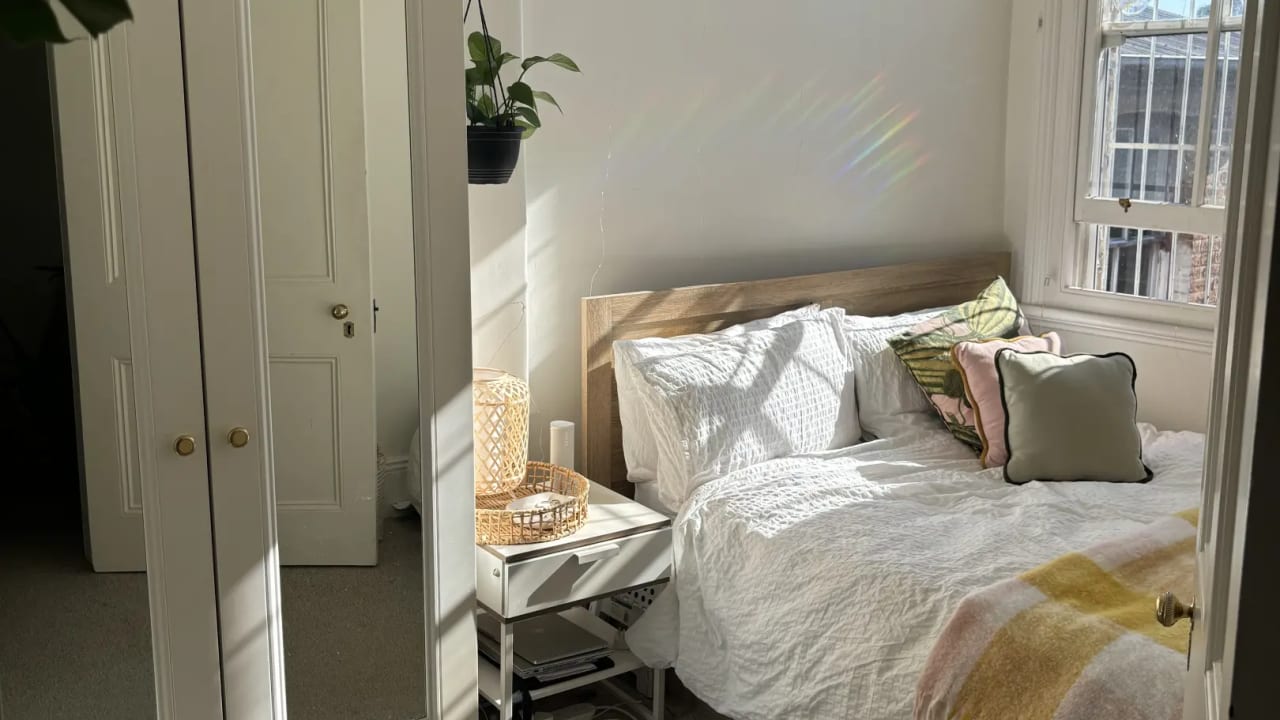 Furnished room in a share house