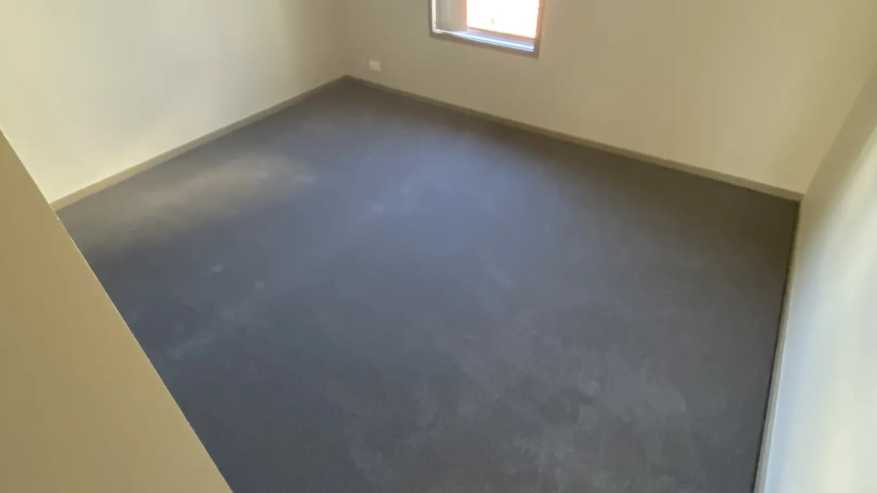 Unfurnished room in a flatshare