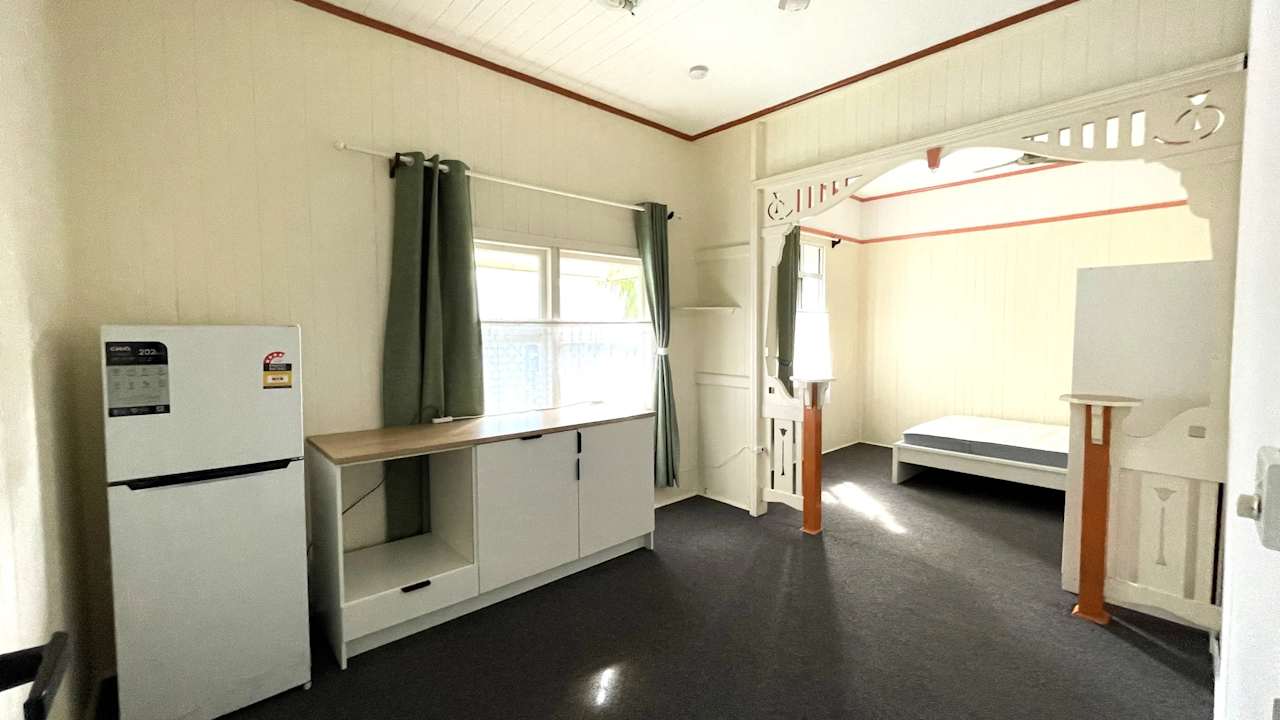 Room in a share house