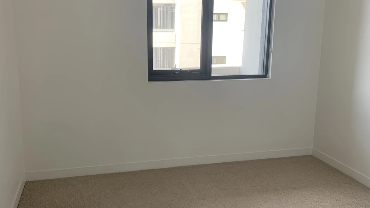 Unfurnished room with own bathroom