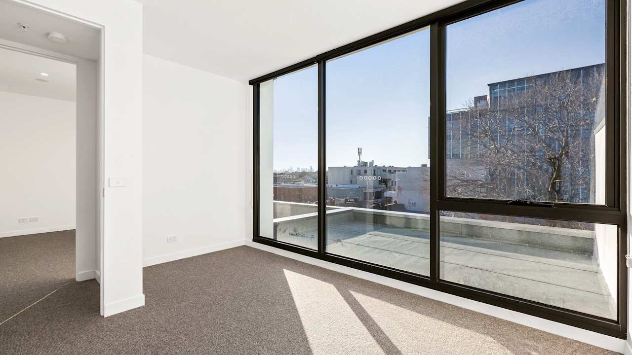 Unfurnished room with ensuite in a flatshare