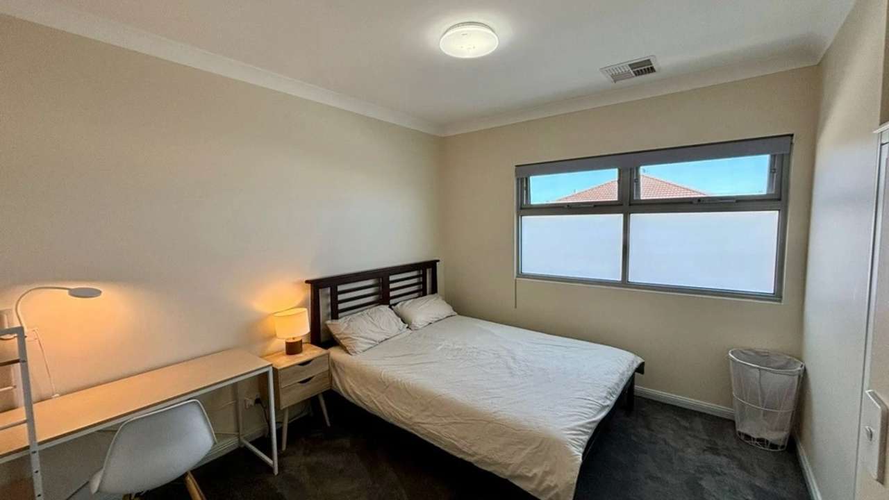 Room in a share house