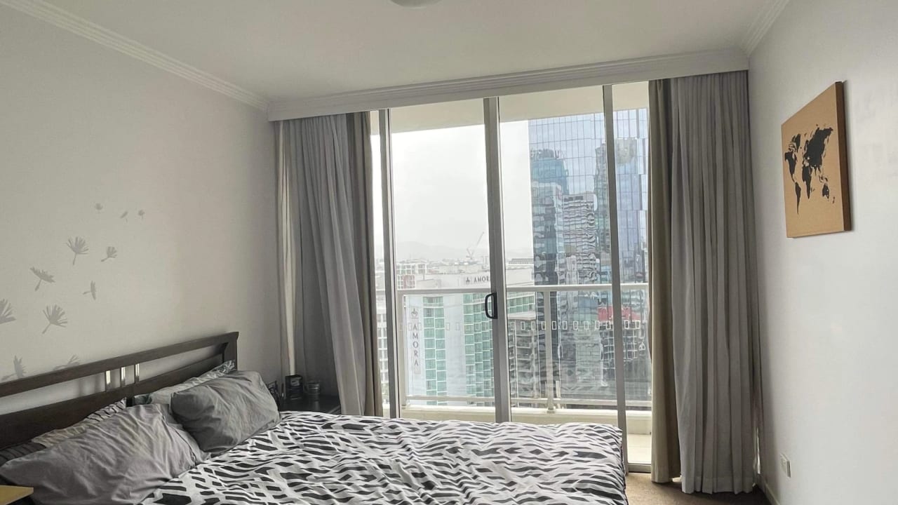 Furnished room with ensuite in a flatshare