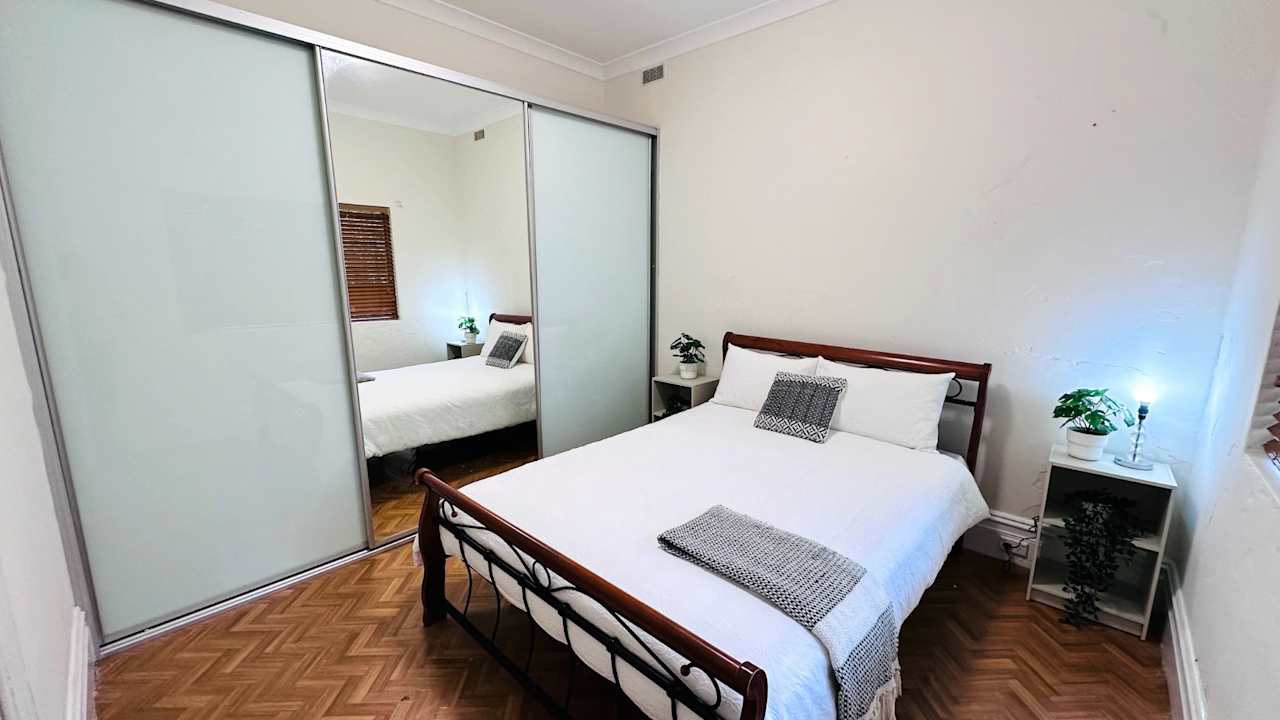 Furnished room in a flatshare