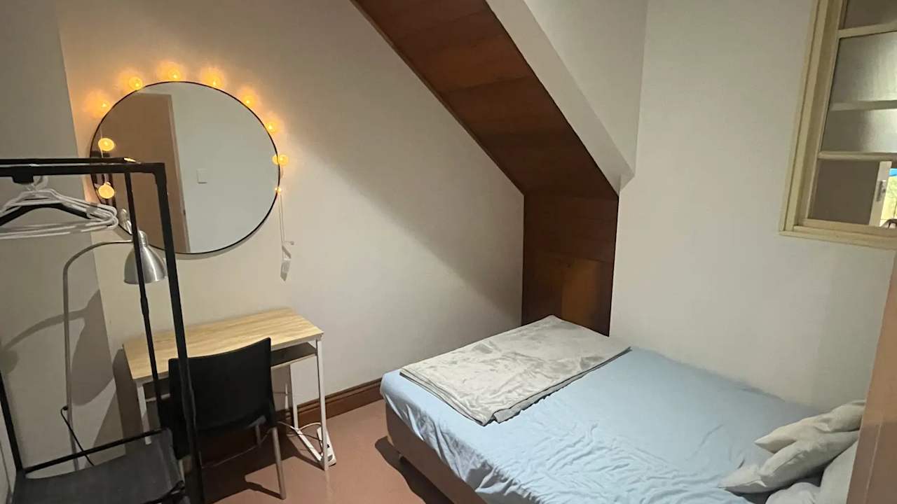 Furnished room in a share house