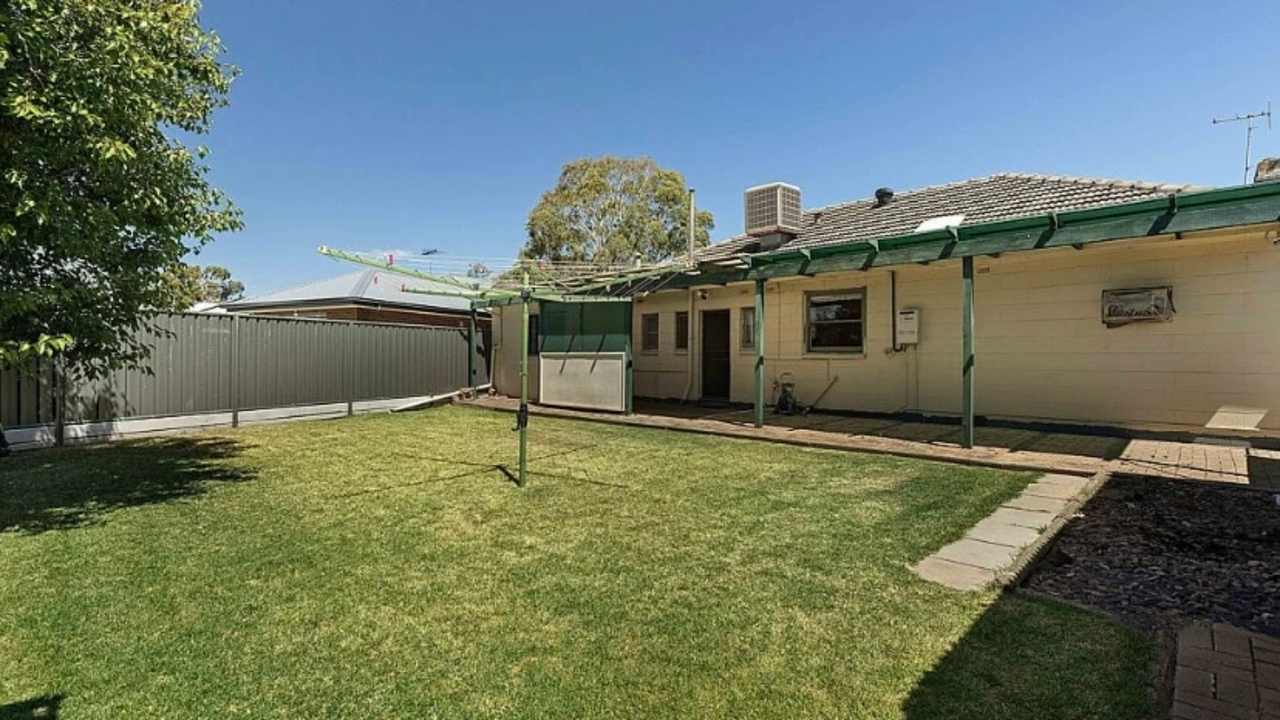 Whole property with 4 rooms for rent