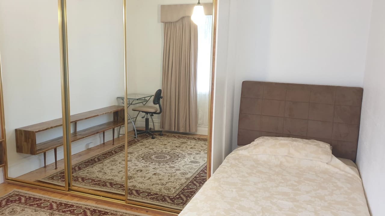 Room in a share house