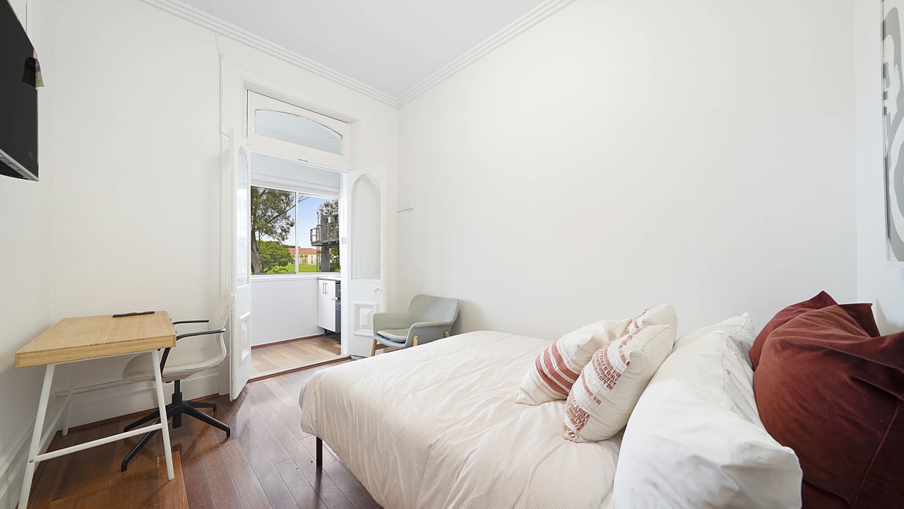 Room in a share house