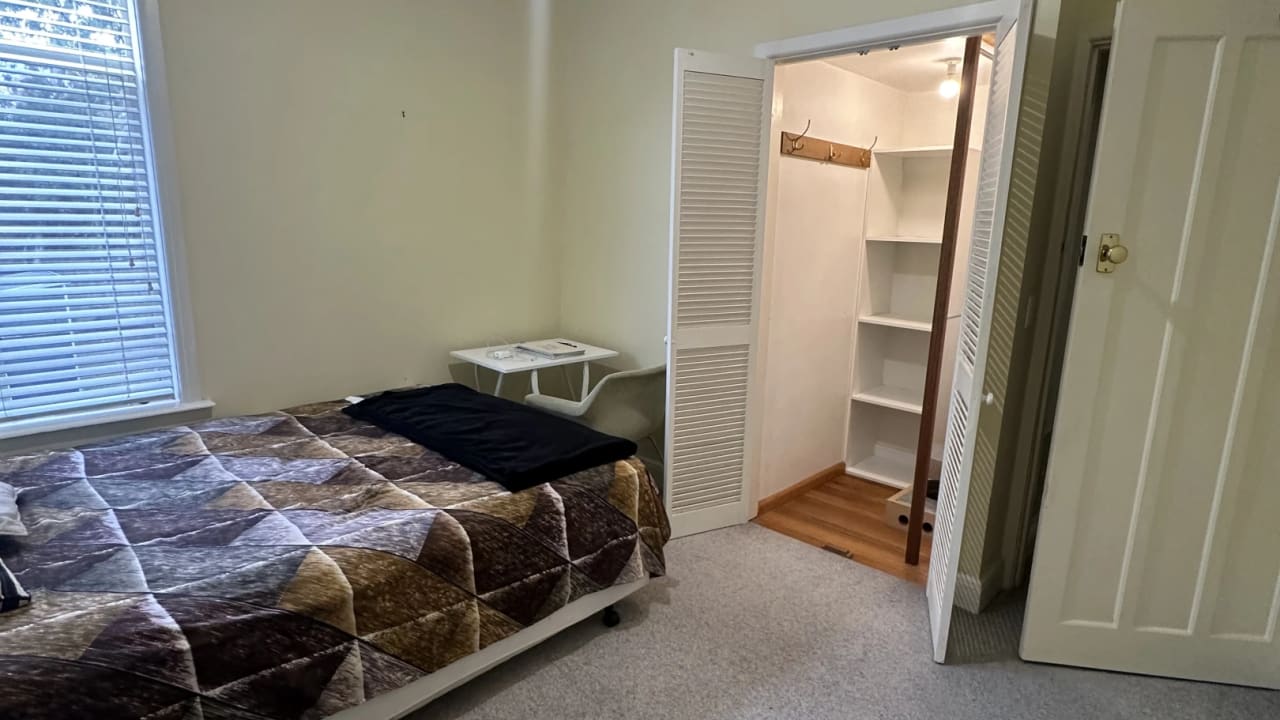 Furnished room in a share house
