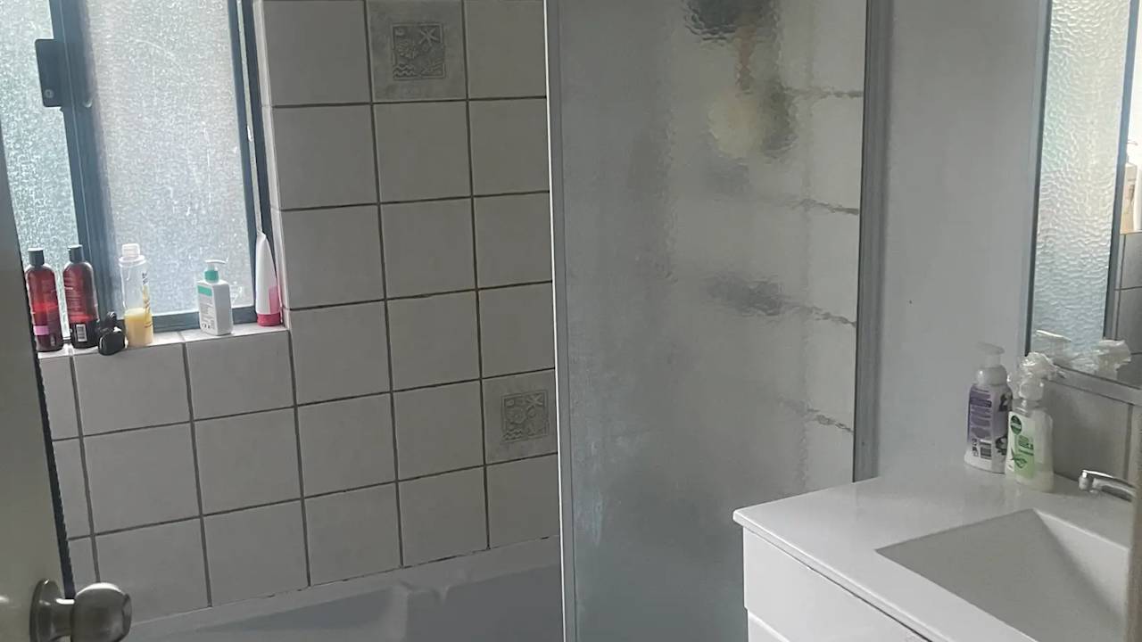 Room in a share house