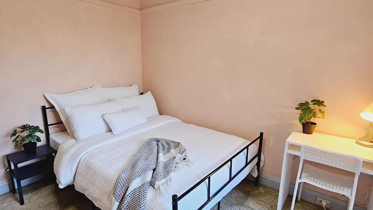 Furnished room in a share house