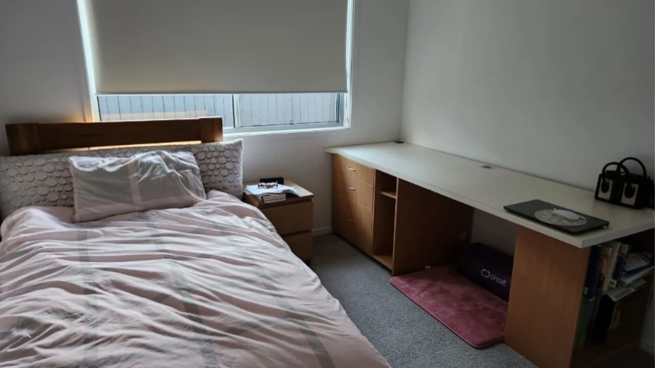 Furnished room in a share house