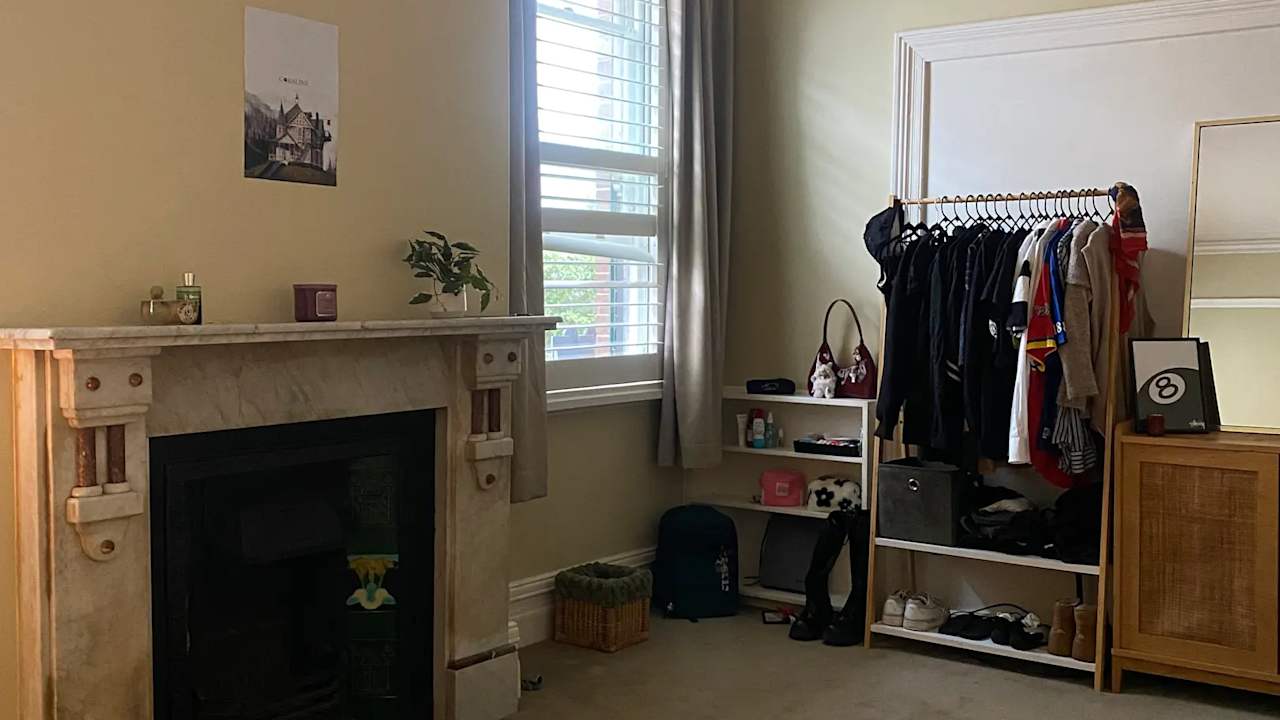 Furnished room in a share house