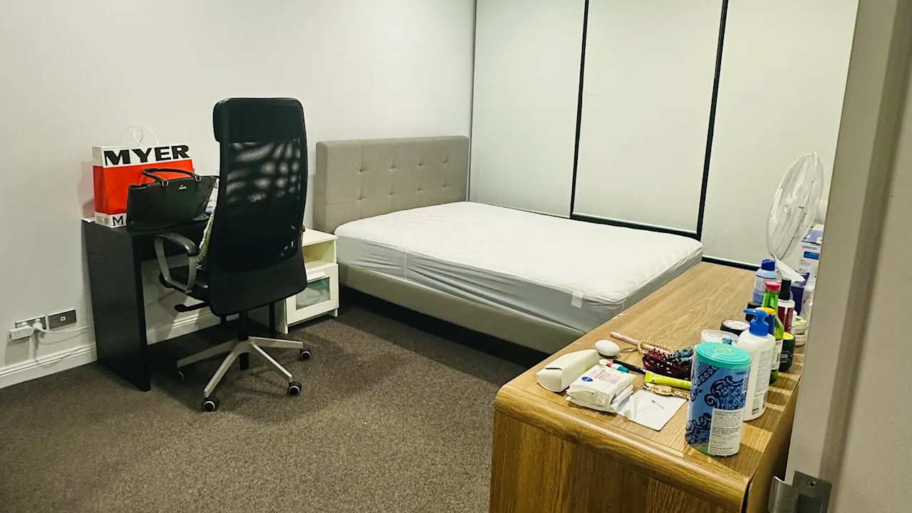 Furnished room with ensuite in a flatshare