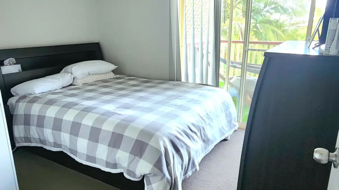 Furnished room in a flatshare