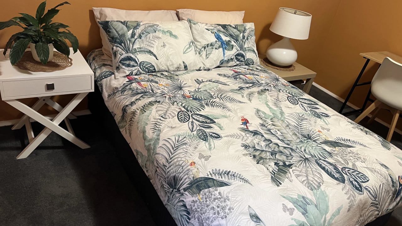 Furnished room in a flatshare