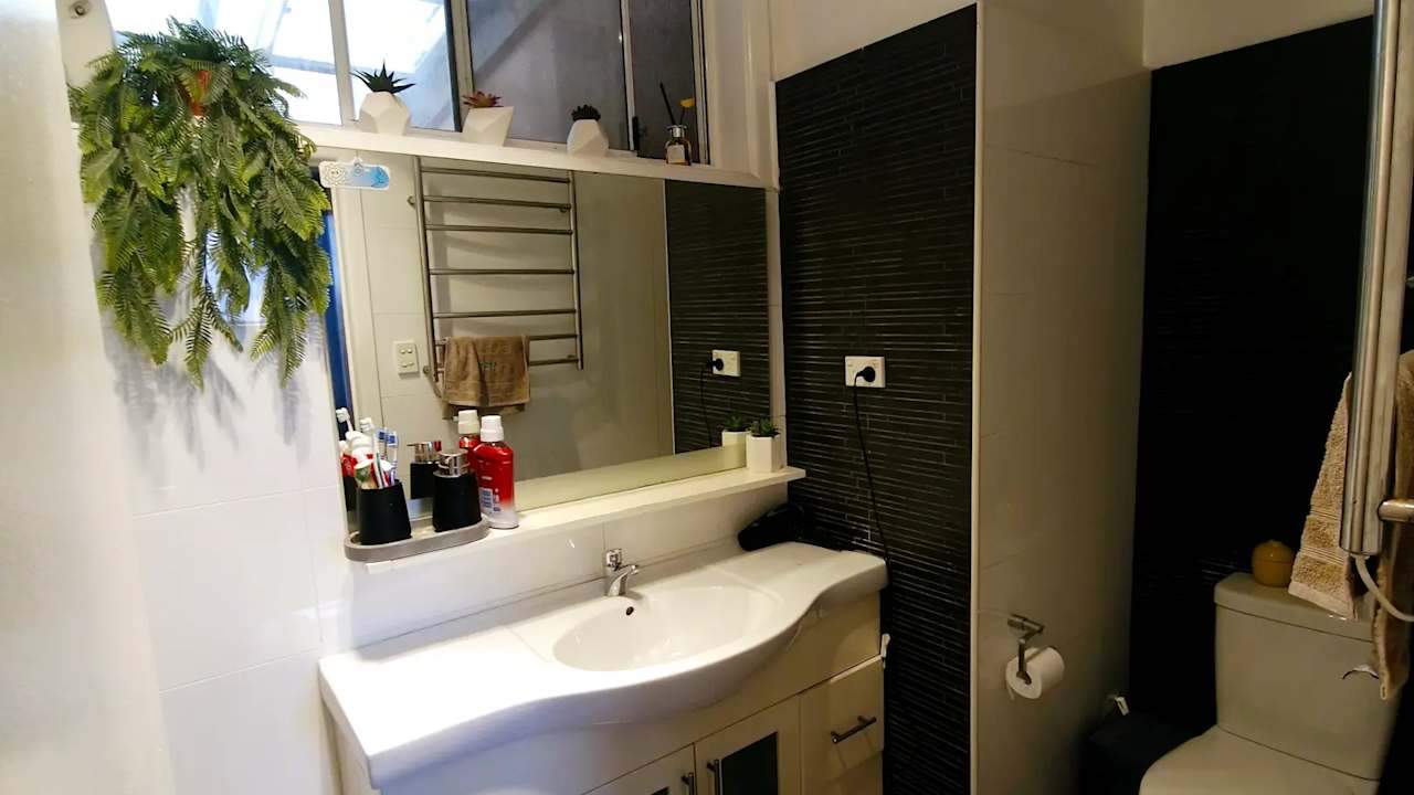 Unfurnished room in a share house