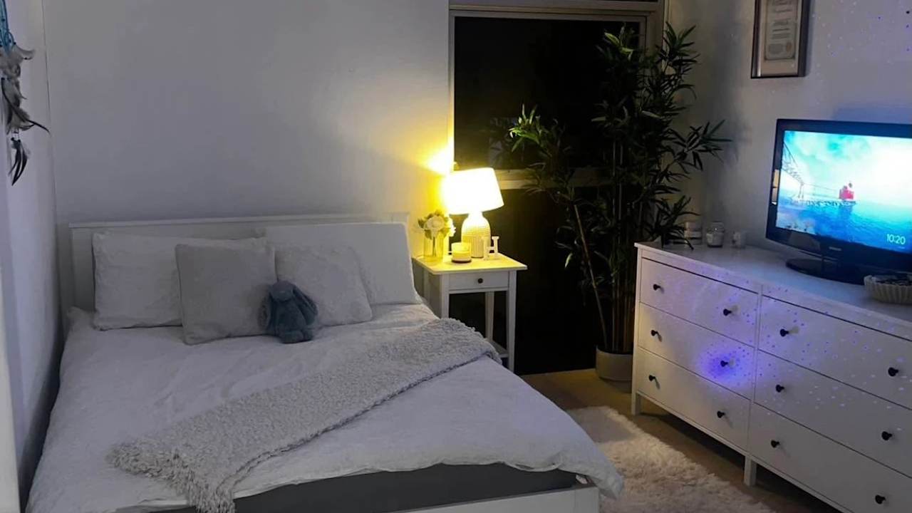 Furnished room with own bathroom