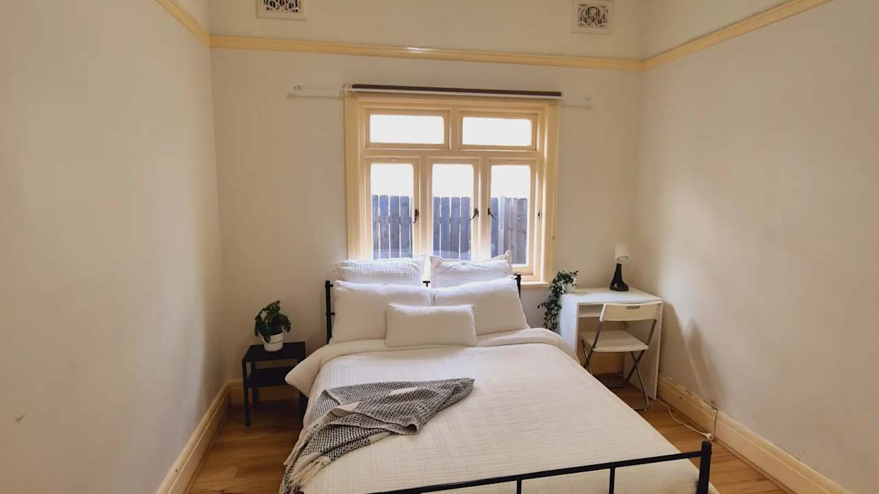 Furnished room in a flatshare