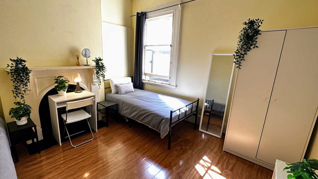 Furnished room in a share house