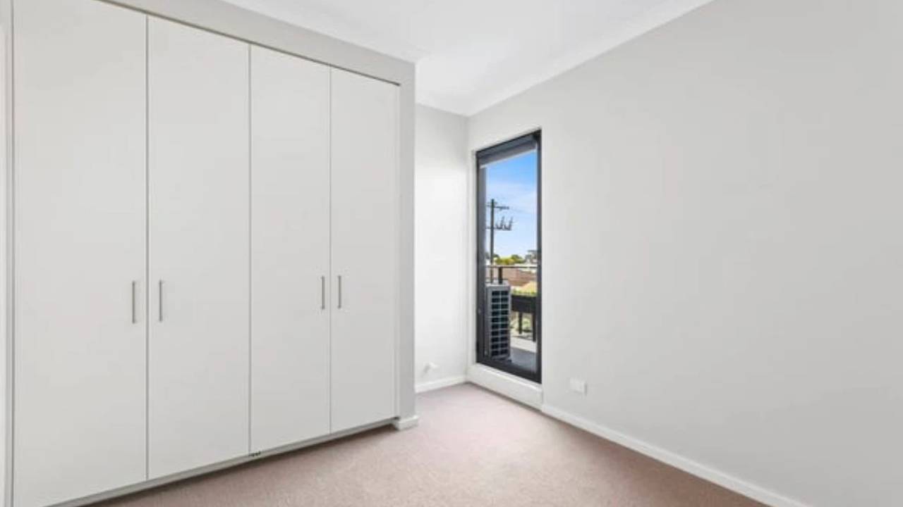 Unfurnished room in a flatshare